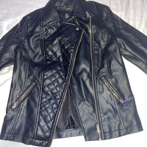 Used only like twice. No terrings, marks, wholes, or rubbings. Clean.